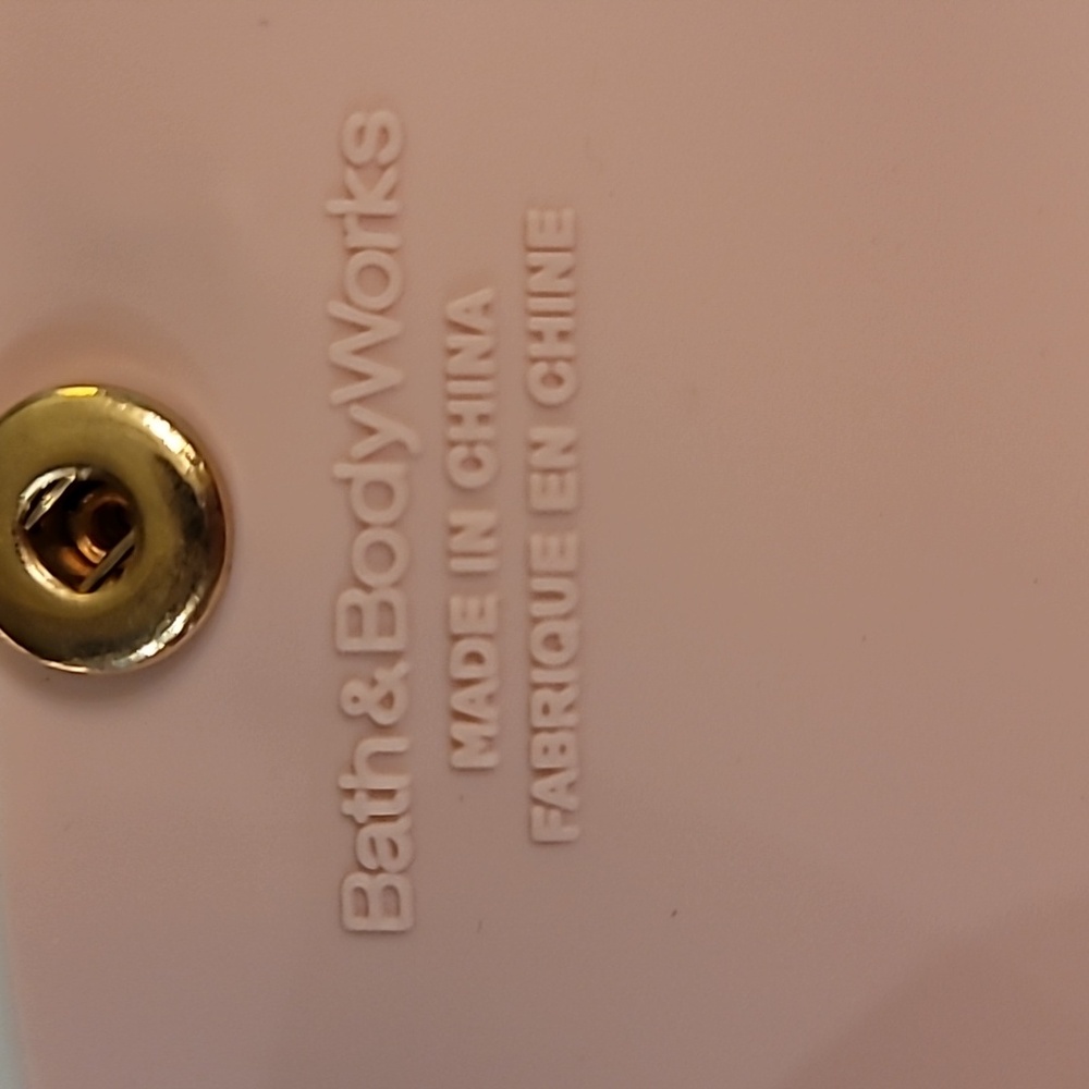 Bath and Body Works Hand Sanitizer Holder PRICE FIRM - Picture 4 of 6